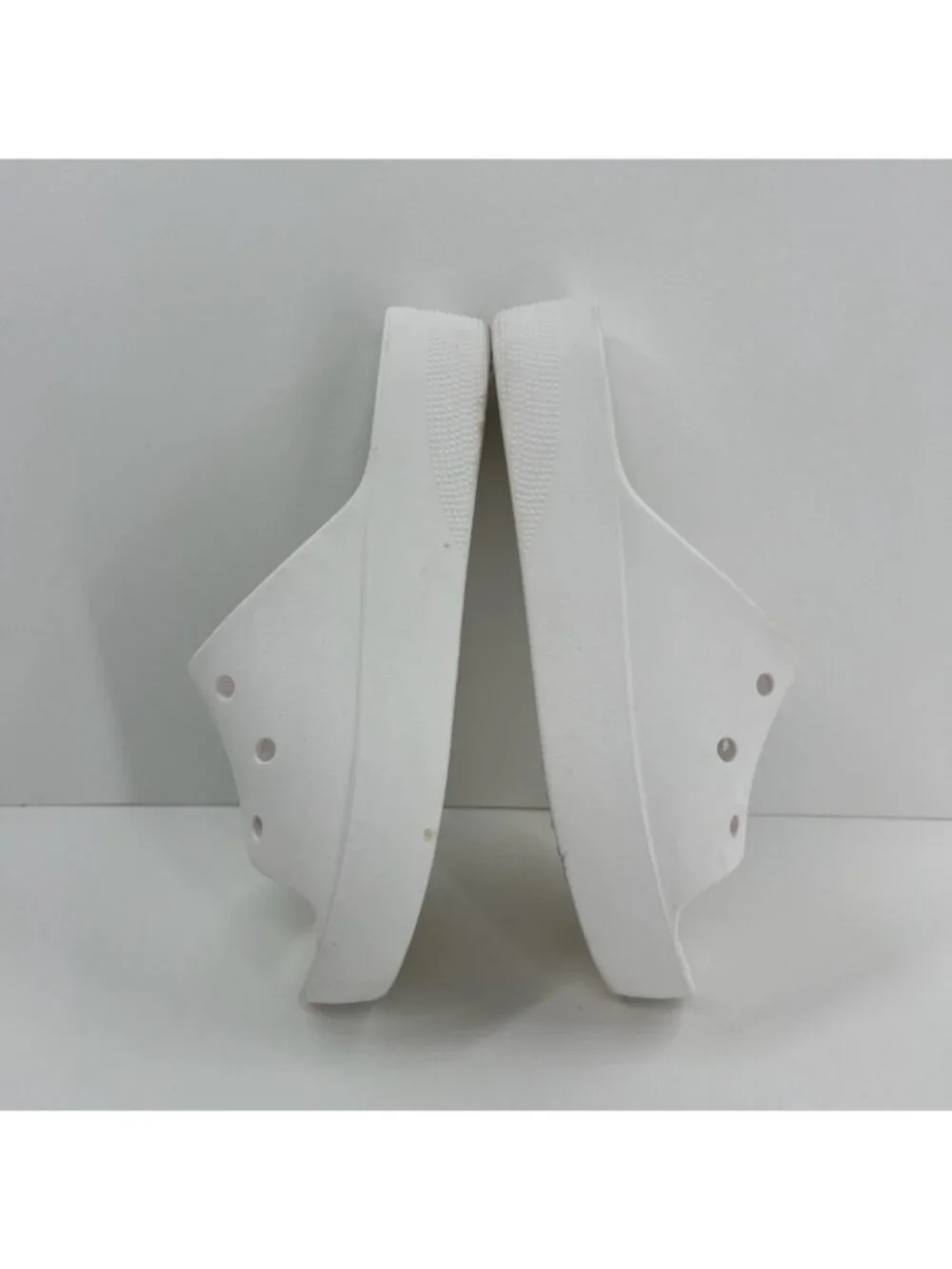Crocs Classic Platform Slide Sandals Women US 9 Lightweight Chunky Slip On White
